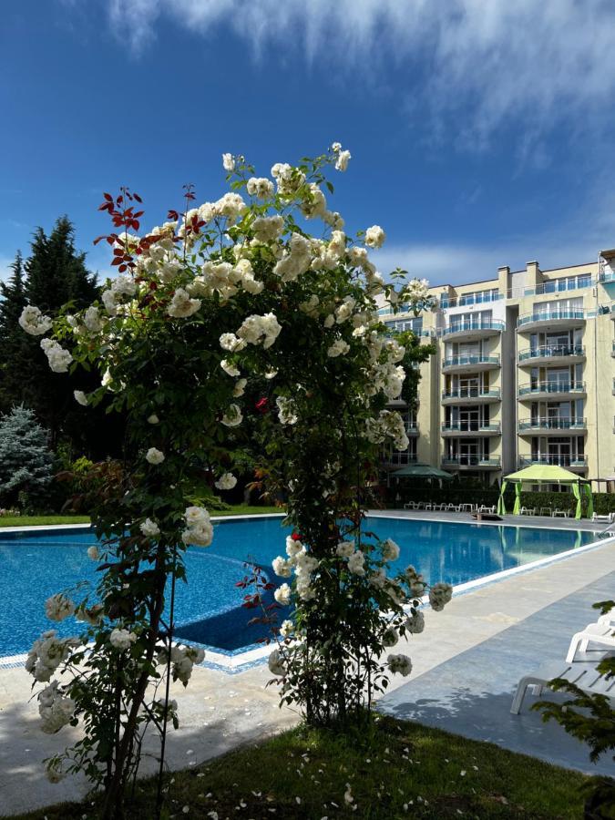 Modern Beachfront Apartment With Pool Ravda ภายนอก รูปภาพ
